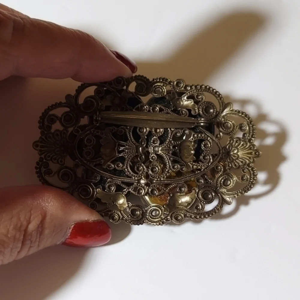 Steampunk Brooch Perfect for your funky outfits - Picture 6 of 9
